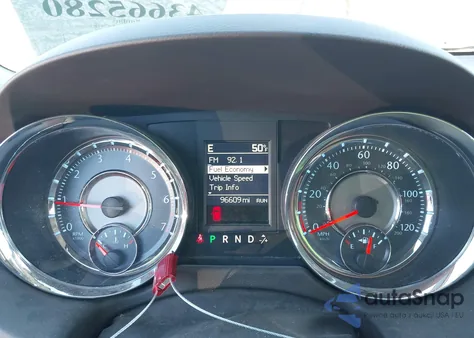 2013 Chrysler Town & Country Touring из США, поврежденный, VIN 2C4RC1BG2DR670207